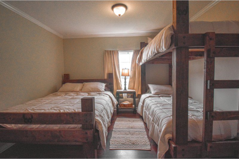 Whitetail-Deer-Hunting-Ky-Lodge-bunks