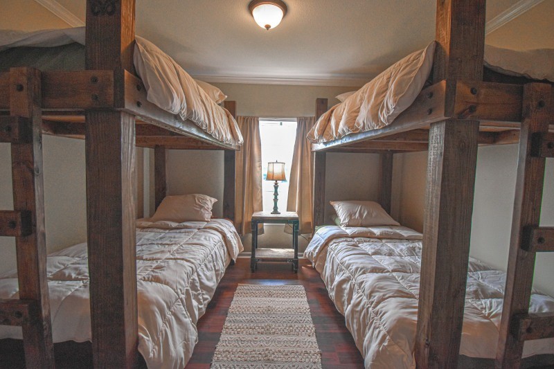 Whitetail-Deer-Hunting-Ky-Lodge-bunks2