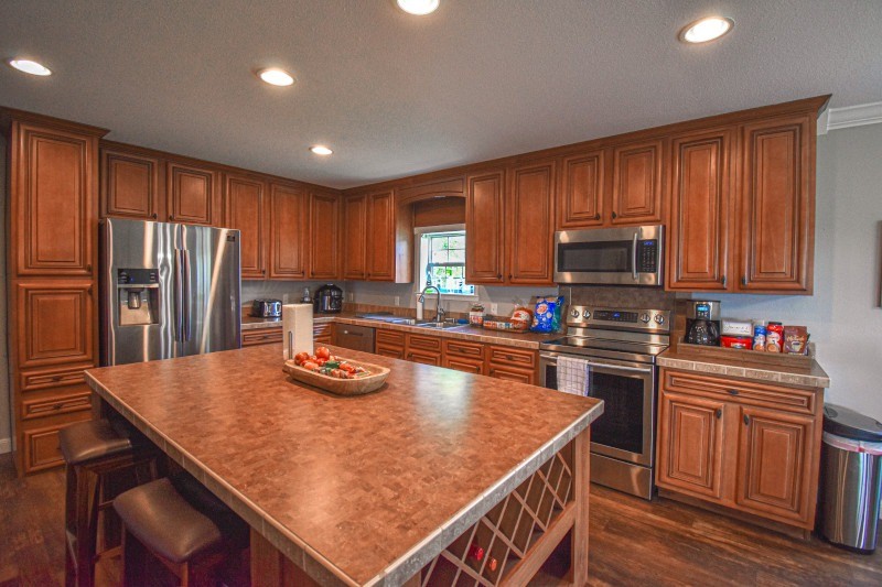 Whitetail-Deer-Hunting-Ky-Lodge-kitchen